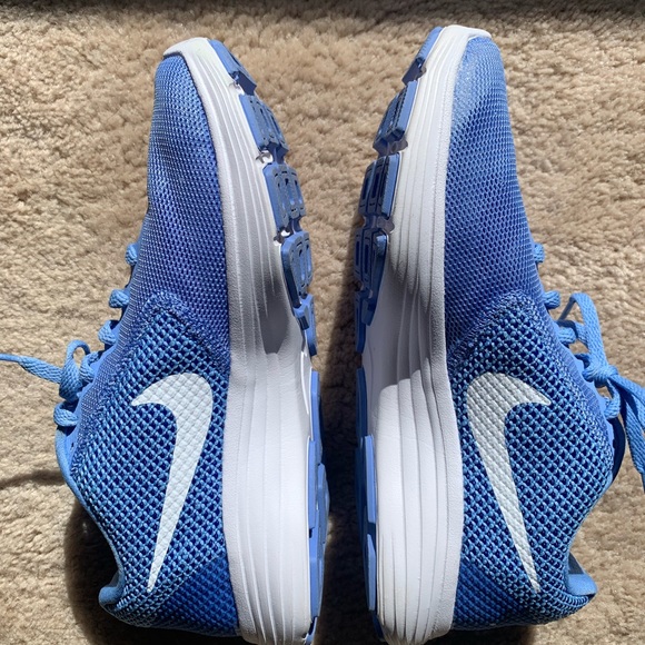 Nike revolution 3 size 6.5 Running shoes - Picture 3 of 5